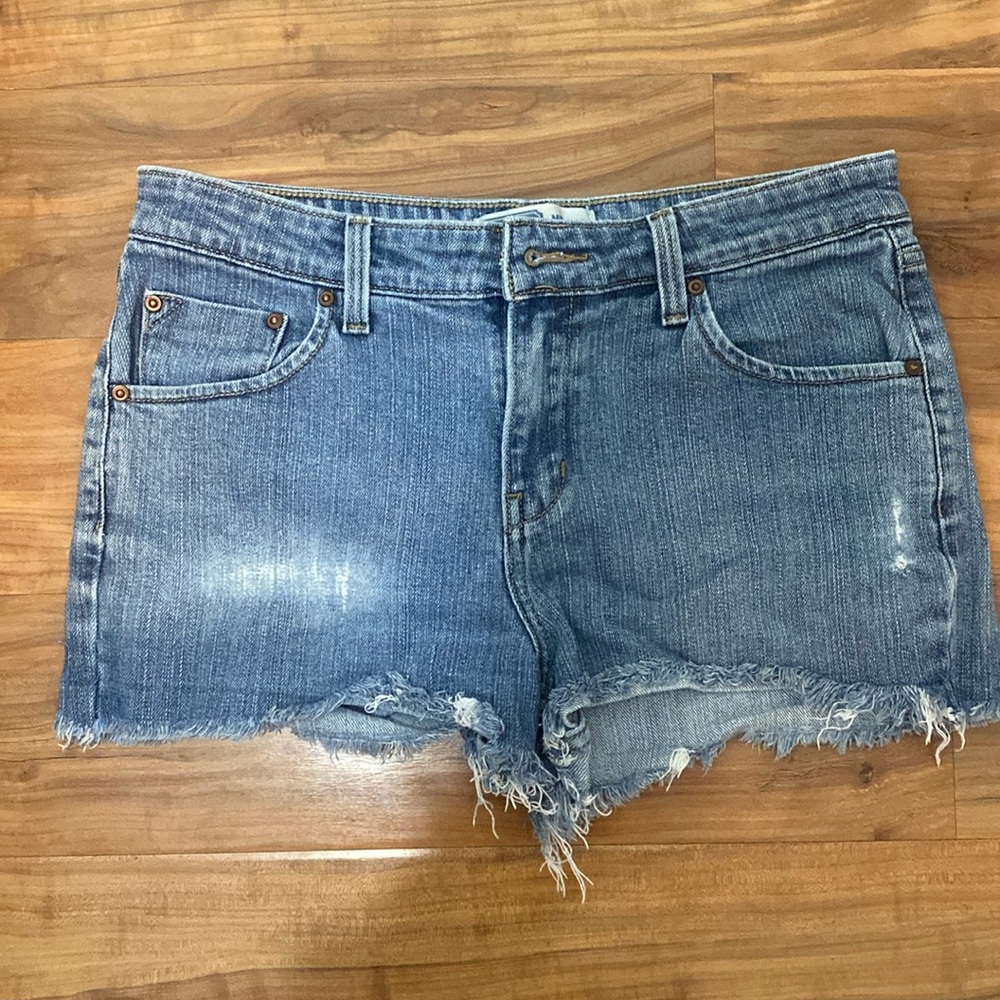 Signature Levi cutoff Jean shorts
